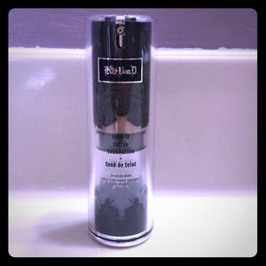 Kat Von D Lock-it tattoo foundation 24 hour wear